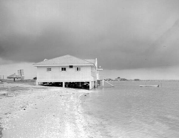 1941Bathhouse at Lincoln Beach (which did not open until several years later)
