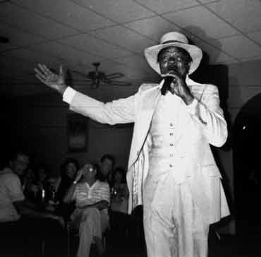 1951-Ernie K-Doe Performs at Lincoln Beach